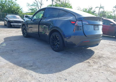 2024 Tesla Model Y Long Range Dual Motor All-wheel Drive, uszkodzenie: Przód, Iaai lot 45621881, zdjęcie 3 z 6