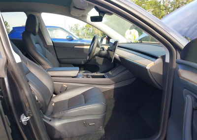 2024 Tesla Model Y Long Range Dual Motor All-wheel Drive, uszkodzenie: Przód, Iaai lot 45621881, zdjęcie 5 z 6