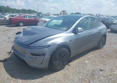 2026 Tesla Model Y Premium Rear-wheel Drive/rear-wheel Drive, daño Frontal derecho, Iaai lote 45499212, foto 2 de 6