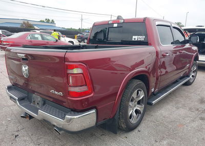 2021 Ram 1500 Laramie  4x4 5'7 Box, daño Lateral izquierdo, Iaai lote 45793110, foto 4 de 6