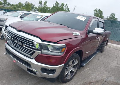 2021 Ram 1500 Laramie  4x4 5'7 Box, daño Lateral izquierdo, Iaai lote 45793110, foto 2 de 6