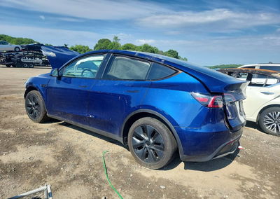 2024 Tesla Model Y, daño Frontal, Copart lote 57028366, foto 2 de 6