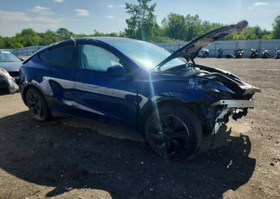 2024 Tesla Model Y, daño Frontal, Copart lote 57028366, foto 4 de 6