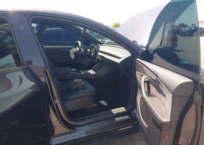 2026 Tesla Model Y Premium Rear-wheel Drive/rear-wheel Drive, daño Frontal izquierdo, Iaai lote 45574322, foto 5 de 6