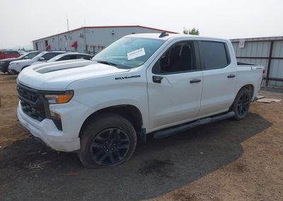 2022 Chevrolet Silverado 1500 4wd  Short Bed Custom, Right Side damage, Iaai lot 45862498, photo 2 of 6