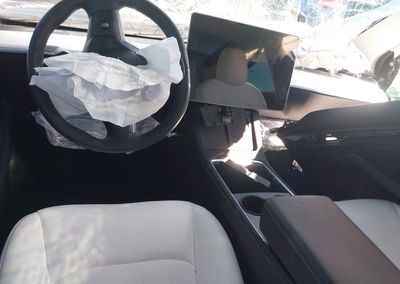 2022 Tesla Model 3 Long Range Dual Motor All-wheel Drive, daño Frontal derecho, Iaai lote 44607584, foto 5 de 6