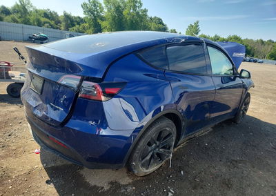 2024 Tesla Model Y, daño Frontal, Copart lote 57028366, foto 3 de 6