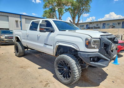 2019 Gmc Sierra K2500 Denali, daño Frontal, Copart lote 62464906, foto 4 de 12