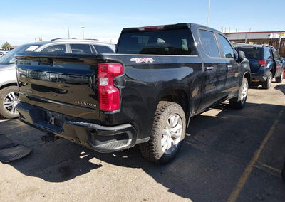 2022 Chevrolet Silverado 1500 4wd  Short Bed Custom, uszkodzenie: Tył, Iaai lot 45886638, zdjęcie 4 z 22
