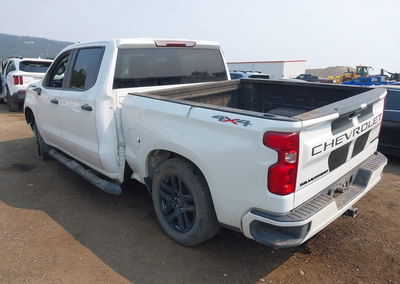 2022 Chevrolet Silverado 1500 4wd  Short Bed Custom, Right Side damage, Iaai lot 45862498, photo 3 of 6