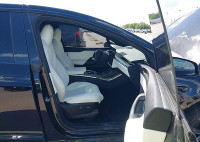 2022 Tesla Model X Plaid Tri Motor All-wheel Drive, Right Front damage, Iaai lot 44752124, photo 5 of 19