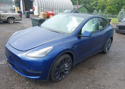 2024 Tesla Model Y Performance Dual Motor All-wheel Drive, Roof damage, Iaai lot 45680631, photo 2 of 18