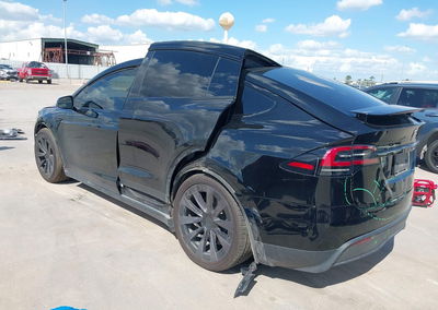 2022 Tesla Model X Plaid Tri Motor All-wheel Drive, Right Front damage, Iaai lot 44752124, photo 3 of 19