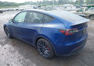 2024 Tesla Model Y Performance Dual Motor All-wheel Drive, Roof damage, Iaai lot 45680631, photo 3 of 18