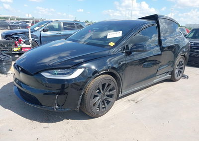 2022 Tesla Model X Plaid Tri Motor All-wheel Drive, Right Front damage, Iaai lot 44752124, photo 2 of 19