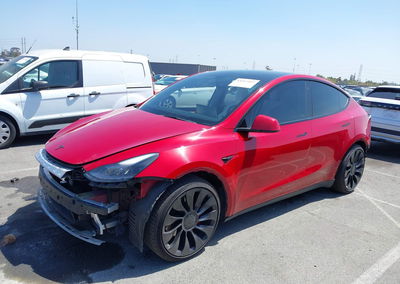 2022 Tesla Model Y Performance Dual Motor All-wheel Drive, Right Side damage, Iaai lot 45317557, photo 2 of 6