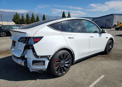 2024 Tesla Model Y, daño Trasero, Copart lote 62891906, foto 3 de 15