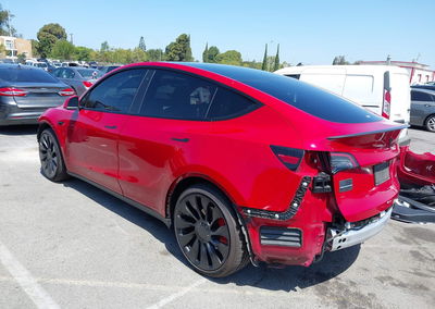 2022 Tesla Model Y Performance Dual Motor All-wheel Drive, Right Side damage, Iaai lot 45317557, photo 3 of 6
