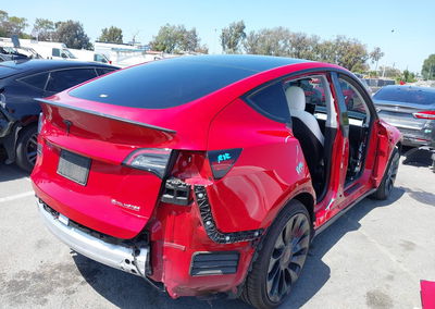 2022 Tesla Model Y Performance Dual Motor All-wheel Drive, Right Side damage, Iaai lot 45317557, photo 4 of 6