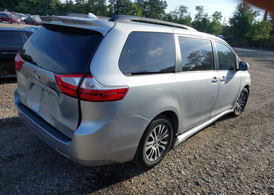 2019 Toyota Sienna Xle 8 Passenger, daño Front & Rear, Iaai lote 45931790, foto 4 de 6