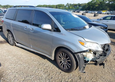 2019 Toyota Sienna Xle 8 Passenger, daño Front & Rear, Iaai lote 45931790