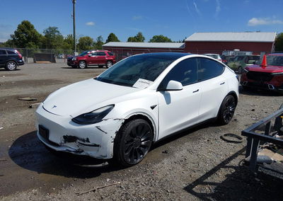 2022 Tesla Model Y Performance Dual Motor All-wheel Drive, daño Front & Rear, Iaai lote 45800355, foto 2 de 6