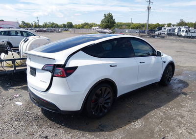 2022 Tesla Model Y Performance Dual Motor All-wheel Drive, daño Front & Rear, Iaai lote 45800355, foto 4 de 6