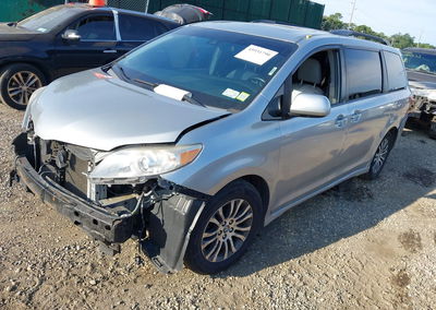 2019 Toyota Sienna Xle 8 Passenger, daño Front & Rear, Iaai lote 45931790, foto 2 de 6