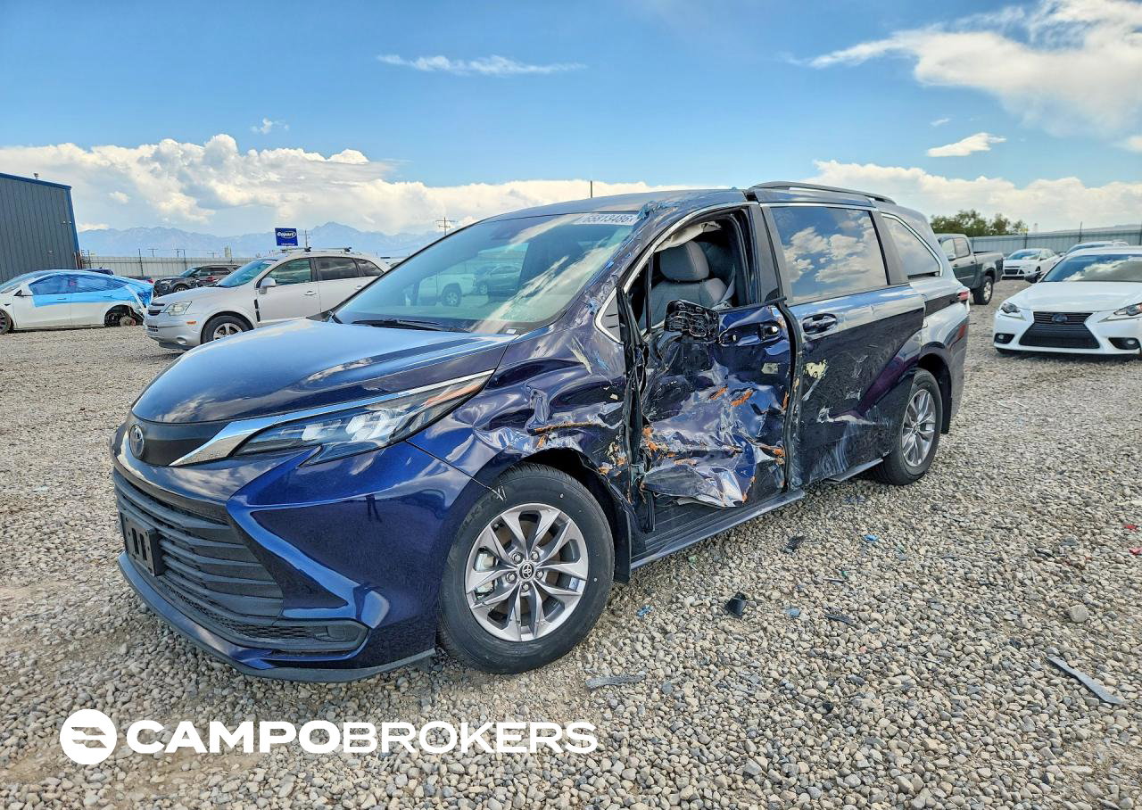 2025 Toyota Sienna Le 8-passenger, Side damage, Copart lot 65813486