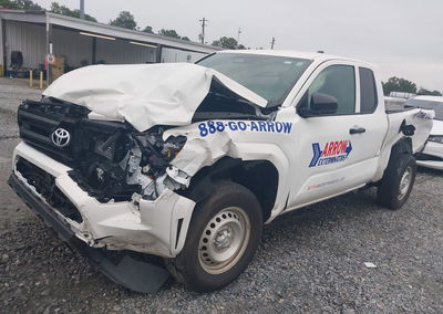 2025 Toyota Tacoma Sr, daño Frontal, Iaai lote 45604675, foto 2 de 6