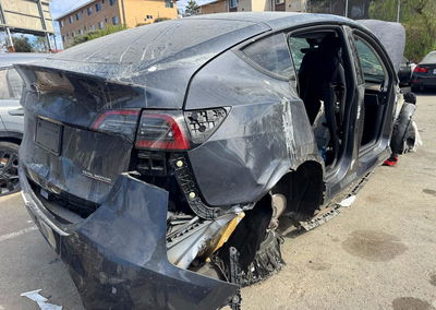 2024 Tesla Model Y, daño Generalizado, Copart lote 68331896, foto 4 de 12