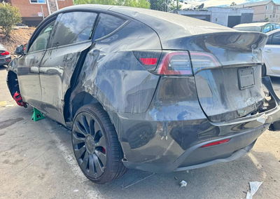 2024 Tesla Model Y, daño Generalizado, Copart lote 68331896, foto 3 de 12