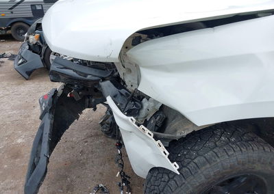 2021 Chevrolet Silverado 1500 4wd  Short Bed Lt Trail Boss, daño Frontal, Iaai lote 44852454, foto 6 de 17