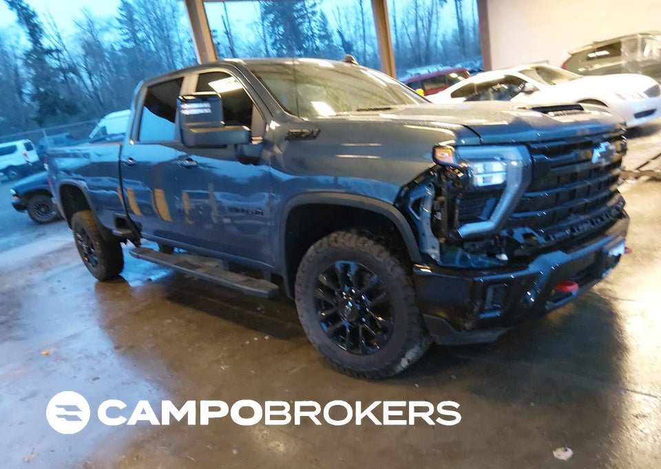 2025 Chevrolet Silverado 3500hd 4wd  Long Bed Lt, Left Side damage, Iaai lot 43883541