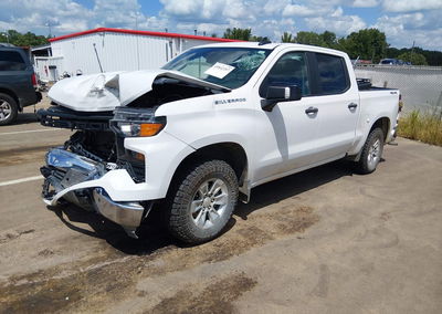 2024 Chevrolet Silverado 1500 4wd  Short Bed Wt, daño Frontal derecho, Iaai lote 45842207, foto 2 de 6