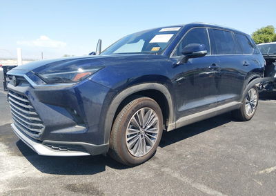 2026 Toyota Grand Highlander Hybrid Max Platinum, пошкодження: Лівий зад, Iaai лот 45666232, фото 2 з 6