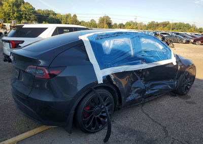 2024 Tesla Model Y, daño Lateral, Copart lote 65890536, foto 3 de 12