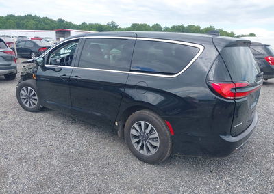 2023 Chrysler Pacifica Hybrid Touring L, Front End damage, Iaai lot 45738511, photo 3 of 6