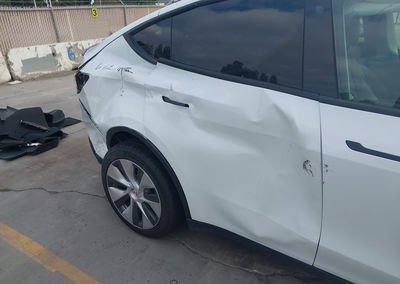 2023 Tesla Model Y Awd/long Range Dual Motor All-wheel Drive, daño Normal Wear & Tear, Iaai lote 46021985, foto 6 de 6