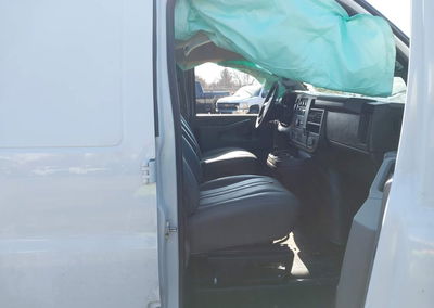 2024 Chevrolet Express Cargo Rwd 2500 Regular Wheelbase Wt, uszkodzenie: Przód, Iaai lot 44279450, zdjęcie 5 z 6