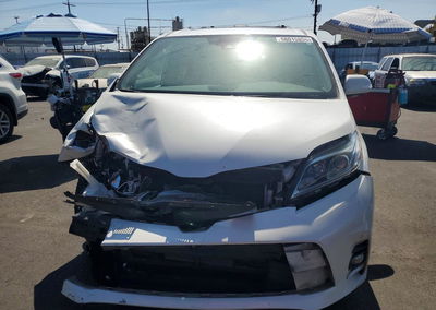 2019 Toyota Sienna Limited Premium 7-passenger, daño Frontal, Copart lote 68010856, foto 5 de 6