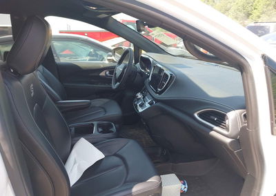 2023 Chrysler Pacifica Hybrid Touring L, Left Side damage, Iaai lot 45705577, photo 5 of 6