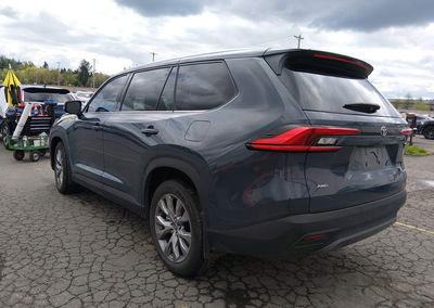 2024 Toyota Grand Highlander Limited, daño Lateral derecho, Iaai lote 44836284, foto 3 de 6