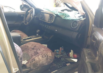 2020 Toyota Tacoma Trd Off-road, Rollover damage, Iaai lot 45627294, photo 5 of 6