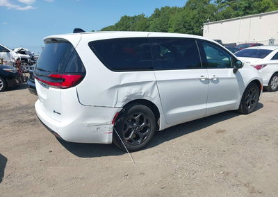 2023 Chrysler Pacifica Hybrid Touring L, Left Side damage, Iaai lot 45705577, photo 4 of 6