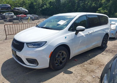 2023 Chrysler Pacifica Hybrid Touring L, Left Side damage, Iaai lot 45705577, photo 2 of 6