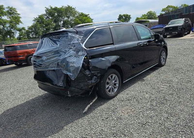 2024 Toyota Sienna Xle, daño Trasero, Copart lote 68052816, foto 4 de 6
