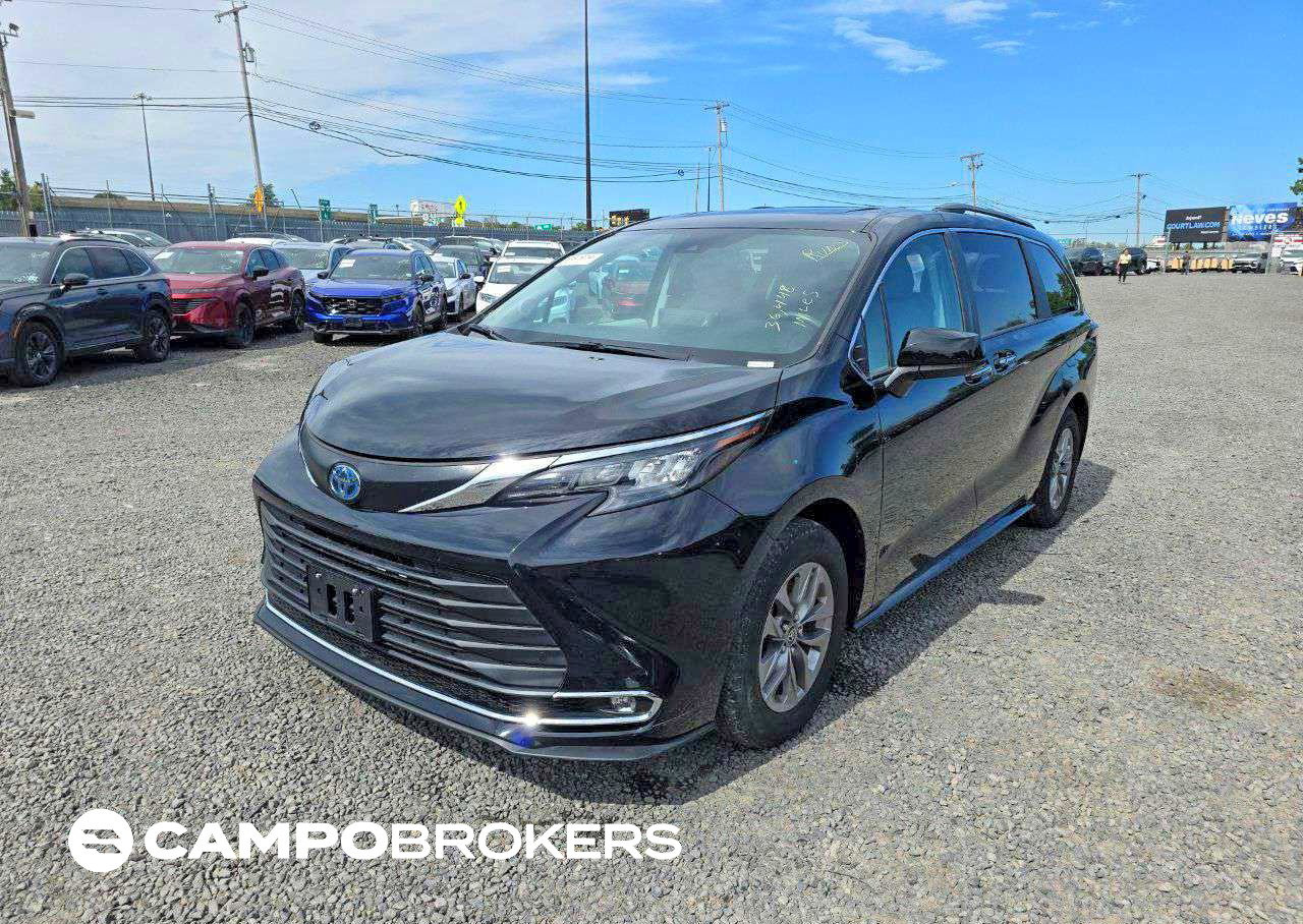2024 Toyota Sienna Xle, daño Trasero, Copart lote 68052816