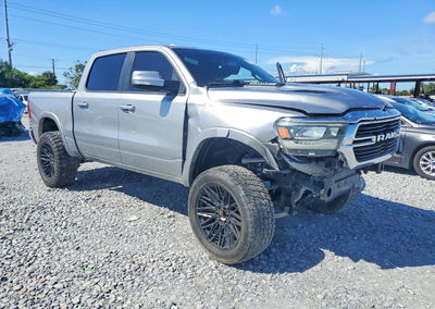 2021 Ram 1500 Laramie, daño Frontal, Copart lote 68374536, foto 4 de 6