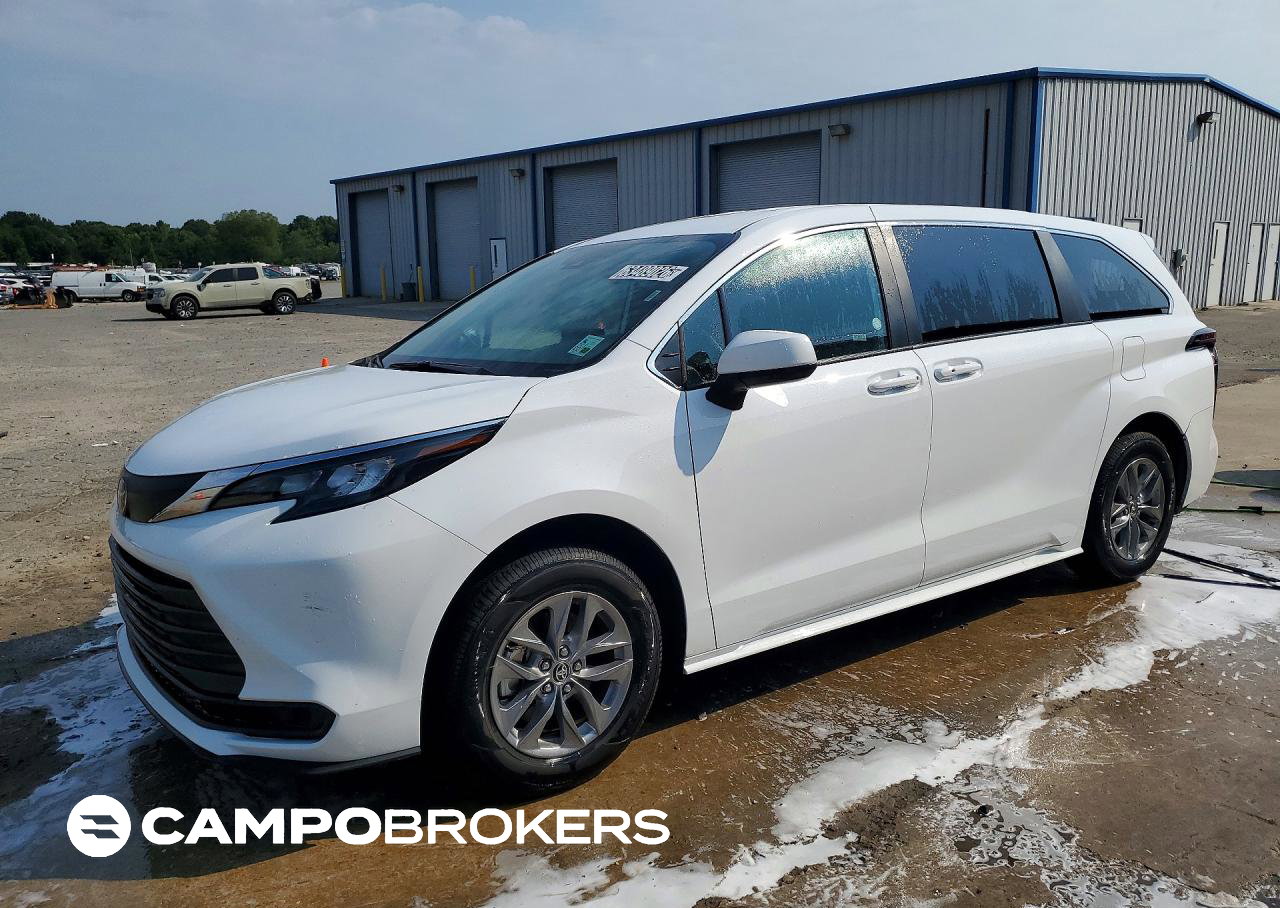 2026 Toyota Sienna Le, daño Trasero, Copart lote 63489026